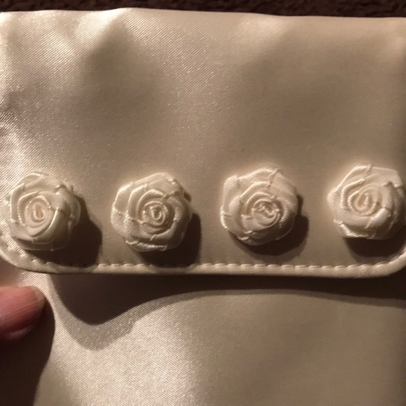 🌞3/$25 cream polyester crossbody purse - Picture 3 of 8